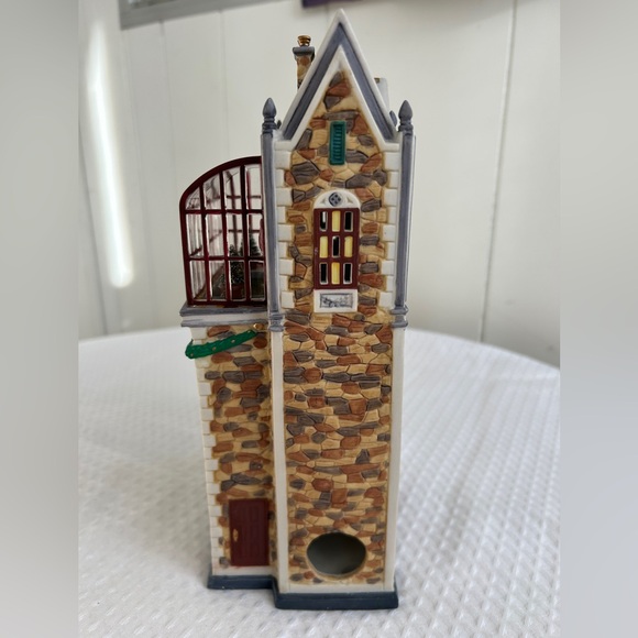 Department 56 “The University Club” - Picture 3 of 8